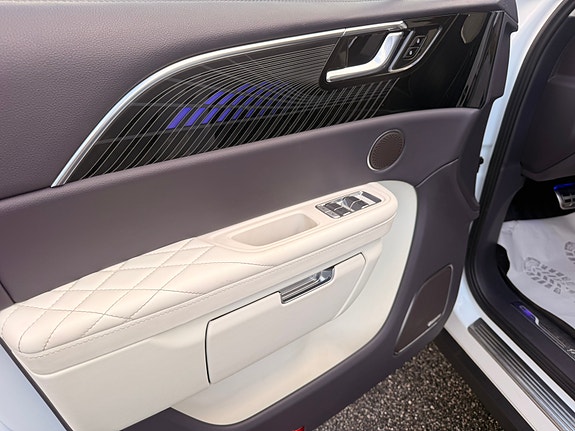 Hongqi E-HS9 29 of 30