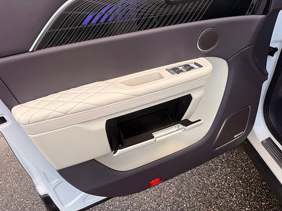 Hongqi E-HS9 30 of 30