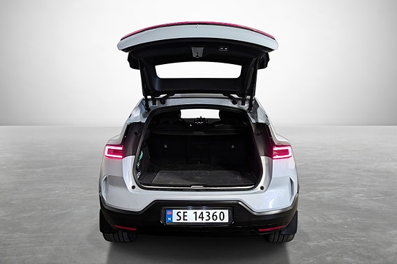 Polestar 3 8 of 30