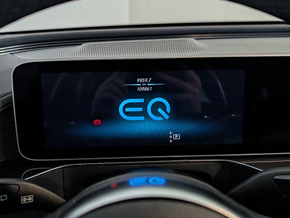 Mercedes-Benz EQC400 17 of 26