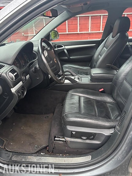 Porsche Cayenne 7 of 15
