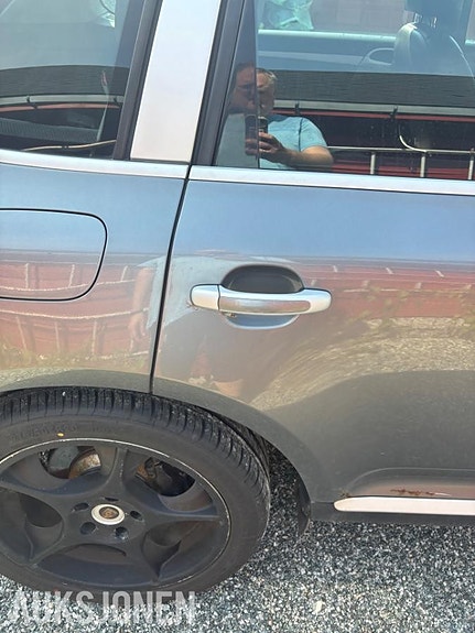 Porsche Cayenne 12 of 15