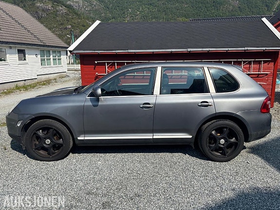Porsche Cayenne 6 of 15
