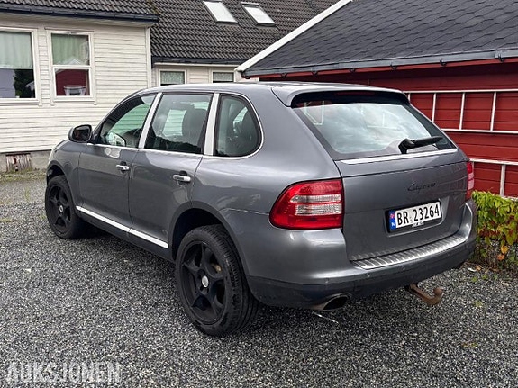 Porsche Cayenne 5 of 15
