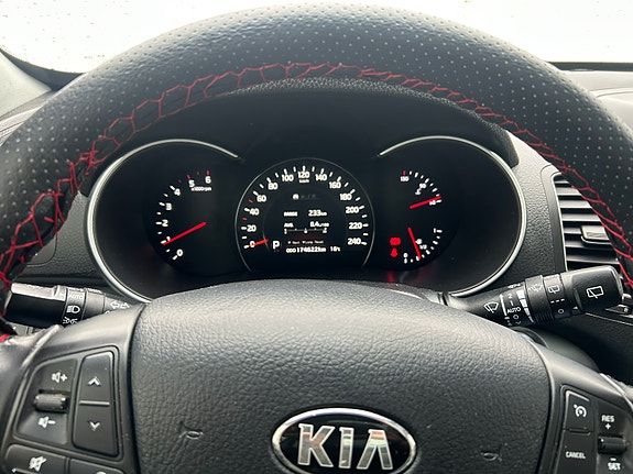 Kia Sorento 3 of 30