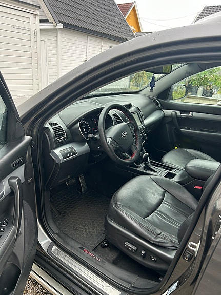 Kia Sorento 12 of 30
