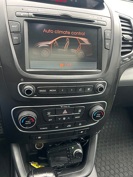 Kia Sorento 11 of 30