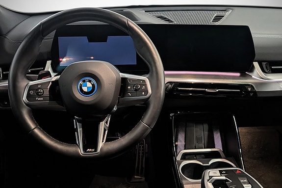 BMW iX2 11 of 28
