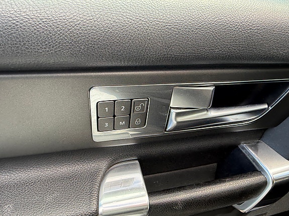 Land Rover Discovery 4 15 of 30
