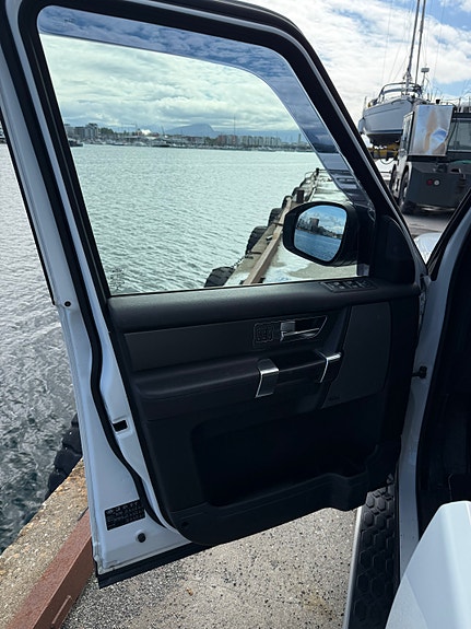 Land Rover Discovery 4 11 of 30