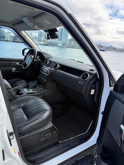 Land Rover Discovery 4 8 of 30