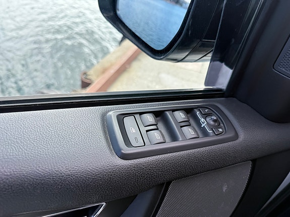 Land Rover Discovery 4 16 of 30