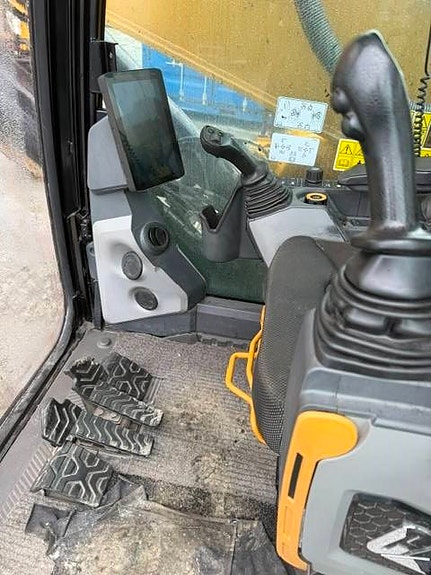 Cat 352 17 of 27