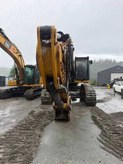Cat 352 12 of 27