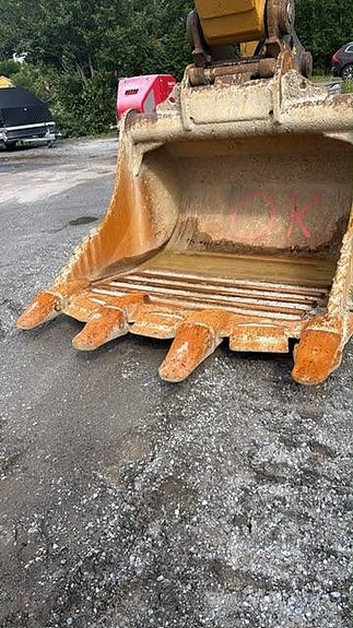 Cat 352 24 of 27