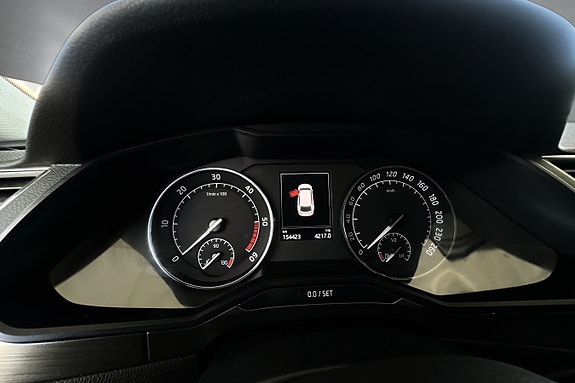 Skoda Superb 14 of 16