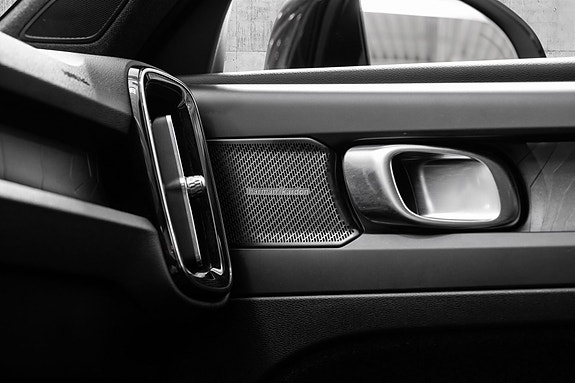 Volvo XC40 15 of 30