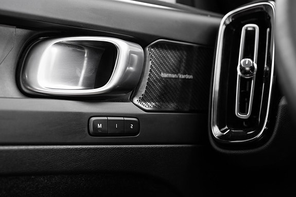 Volvo XC40 16 of 30