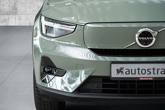 Volvo XC40 4 of 30