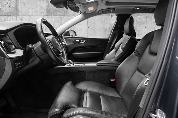 Volvo XC60 10 of 29