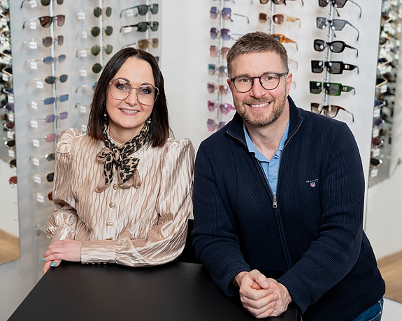 Eiere og optikere Lill-Guro og Peter Hitz