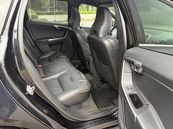 Volvo XC60 23 of 30