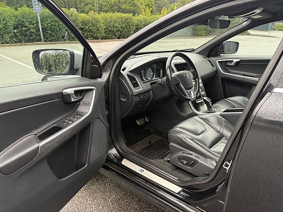 Volvo XC60 10 of 30