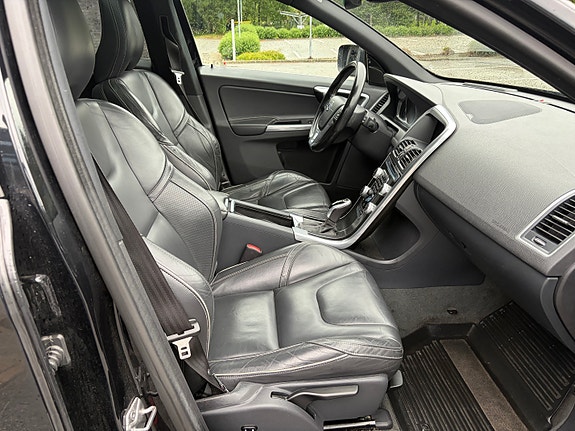 Volvo XC60 14 of 30