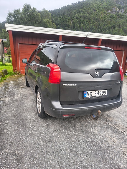 Peugeot 5008 2 of 6
