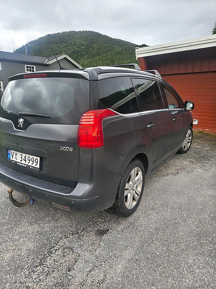 Peugeot 5008 3 of 6