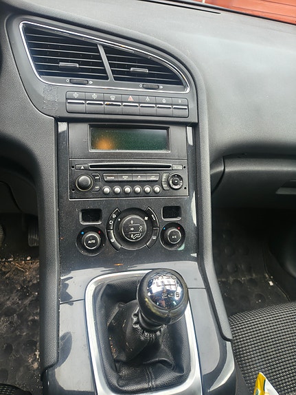 Peugeot 5008 5 of 6