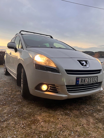 Peugeot 5008 2 of 18