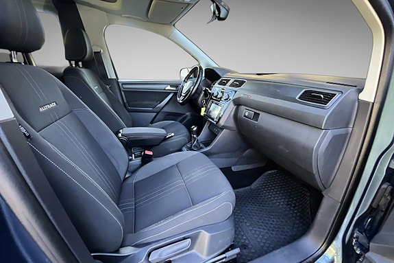 Volkswagen Caddy Alltrack 18 of 19