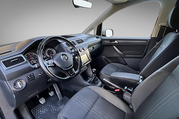 Volkswagen Caddy Alltrack 13 of 19