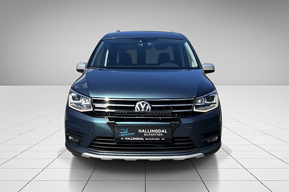 Volkswagen Caddy Alltrack 2 of 19