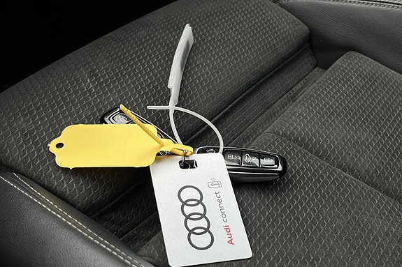 Audi e-tron 28 of 30