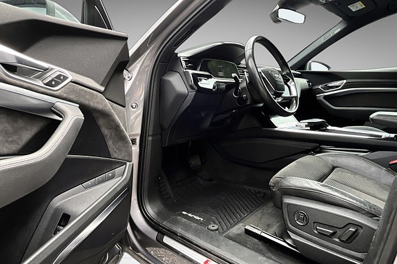 Audi e-tron 12 of 30