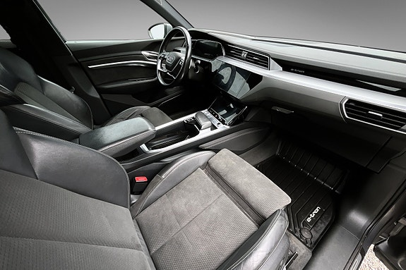 Audi e-tron 29 of 30
