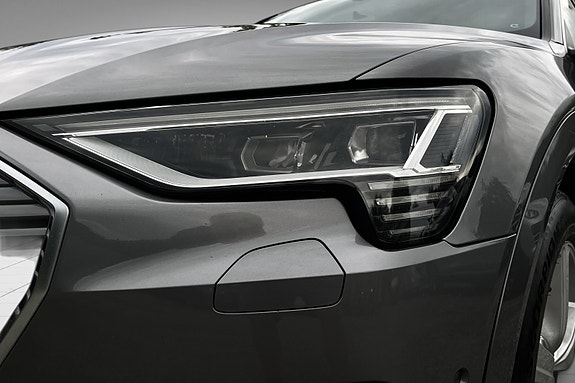 Audi e-tron 9 of 30