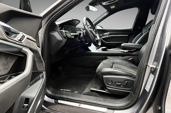 Audi e-tron 11 of 30