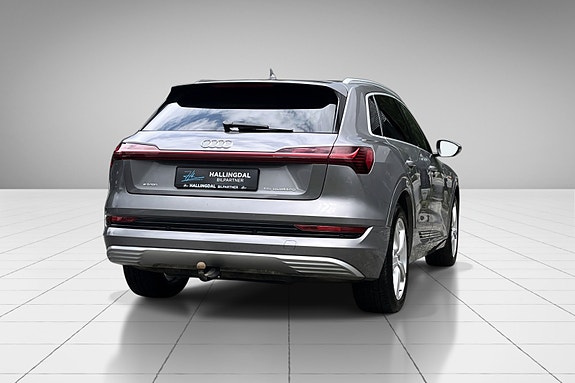 Audi e-tron 8 of 30