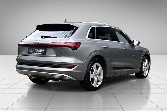 Audi e-tron 7 of 30
