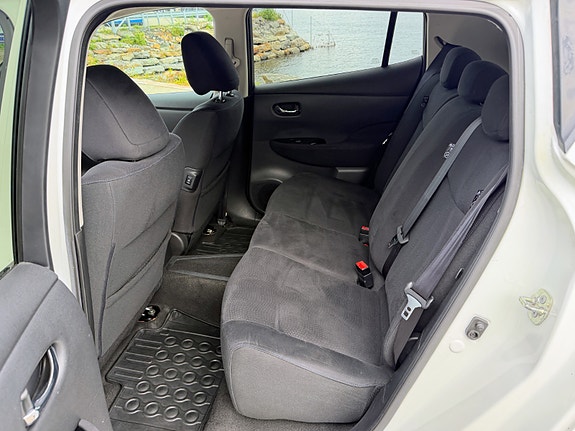 Nissan Leaf 7 of 11