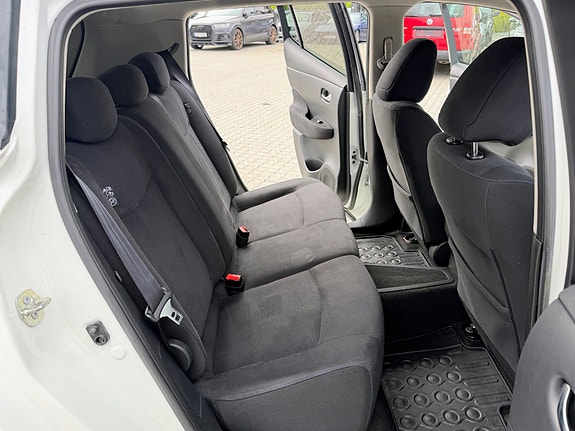 Nissan Leaf 9 of 11