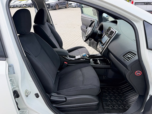 Nissan Leaf 8 of 11