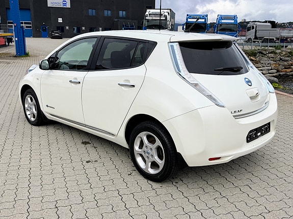 Nissan Leaf 4 of 11