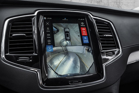 Volvo XC90 20 of 30