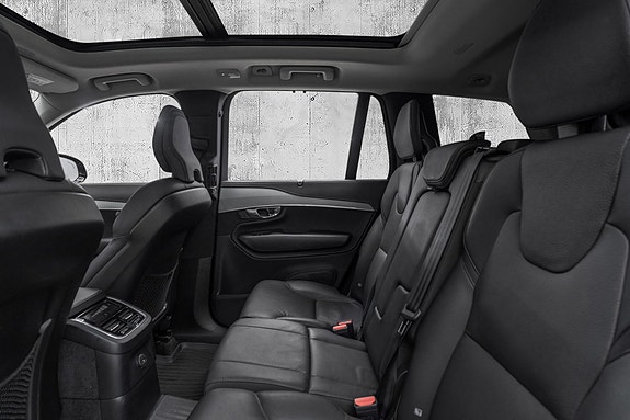 Volvo XC90 14 of 30