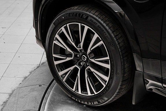Volvo XC90 10 of 30