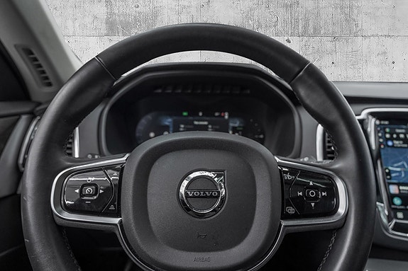Volvo XC90 16 of 30